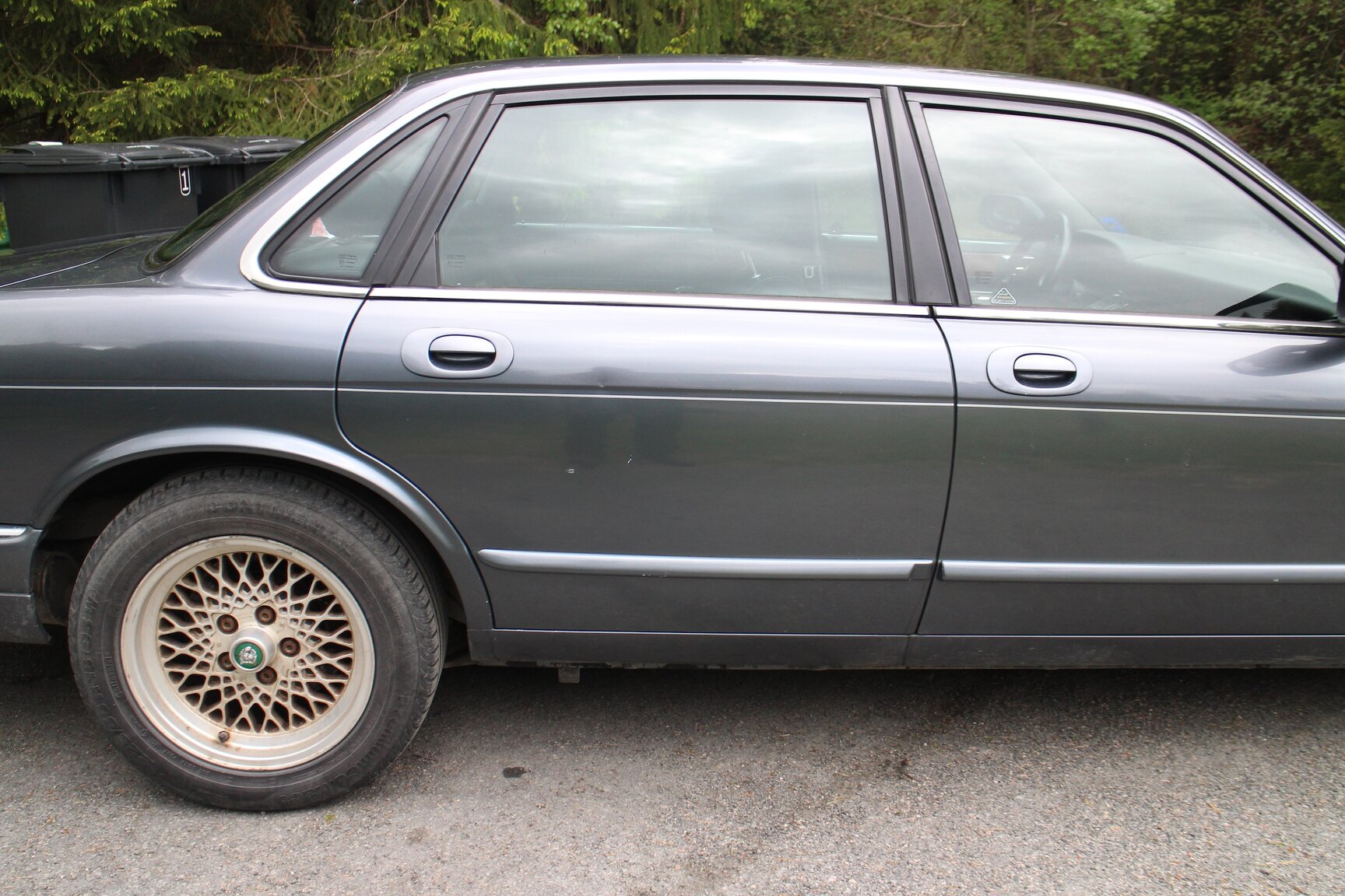 Exterior image of 1997 Jaguar XJ6 3.2
