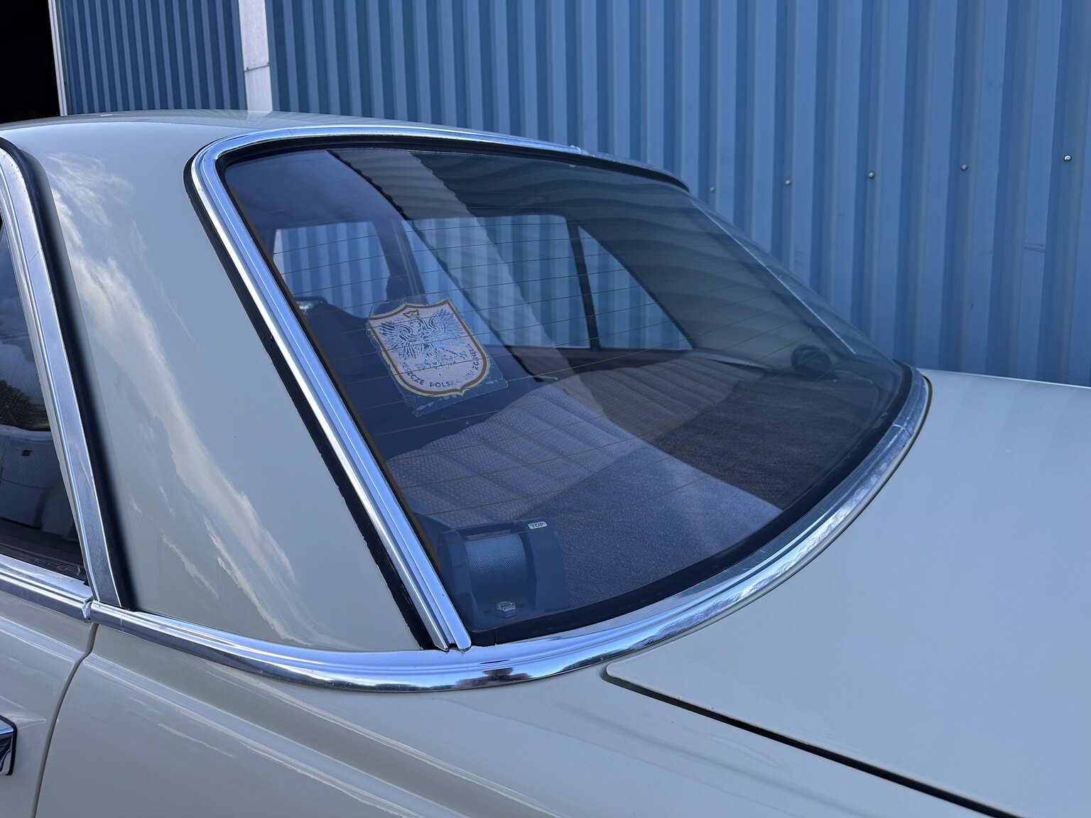 Exteriörbild på 1974 Mercedes Benz 230.6