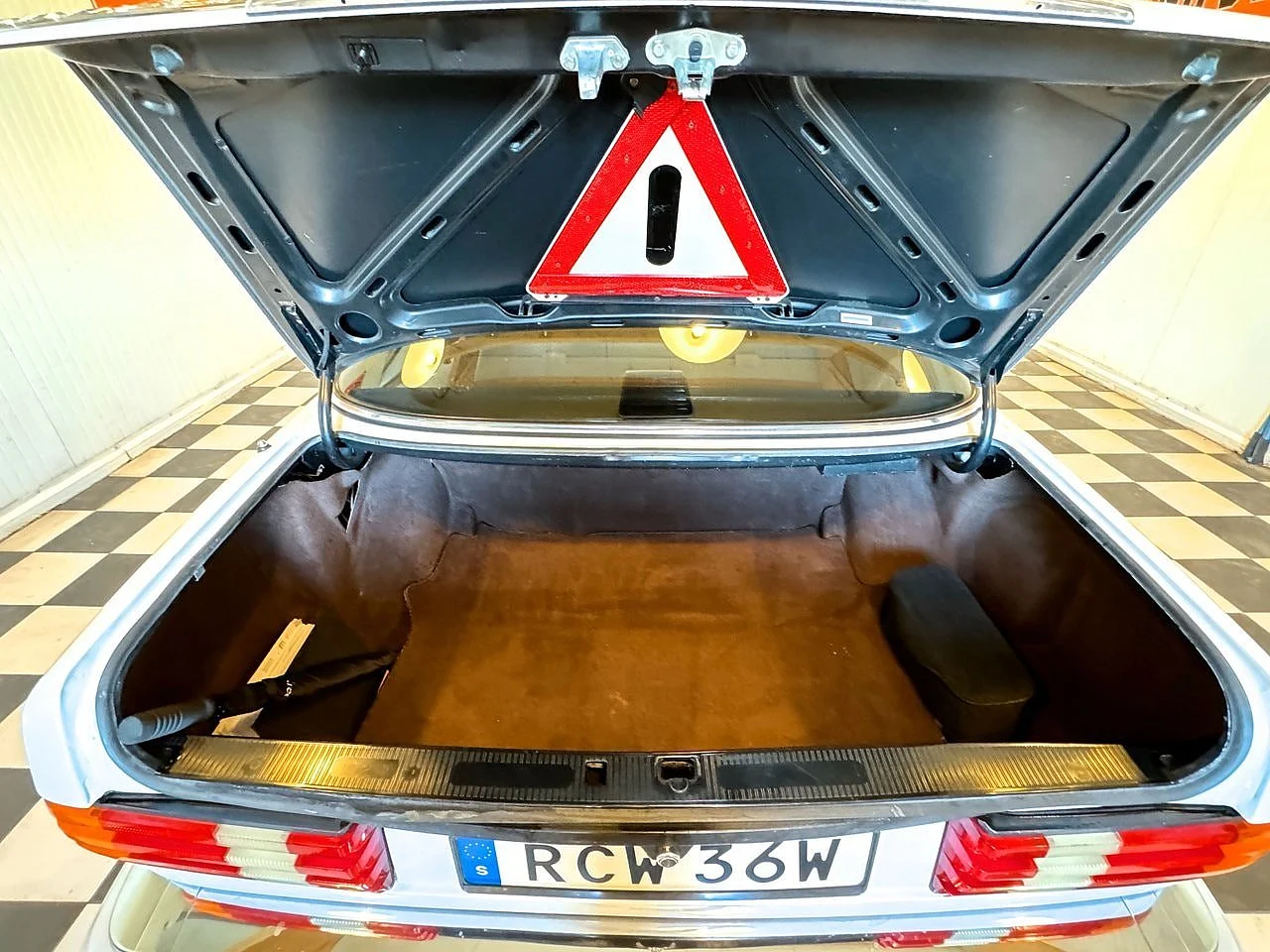 Bild von 1991 Mercedes-Benz S560 (25)