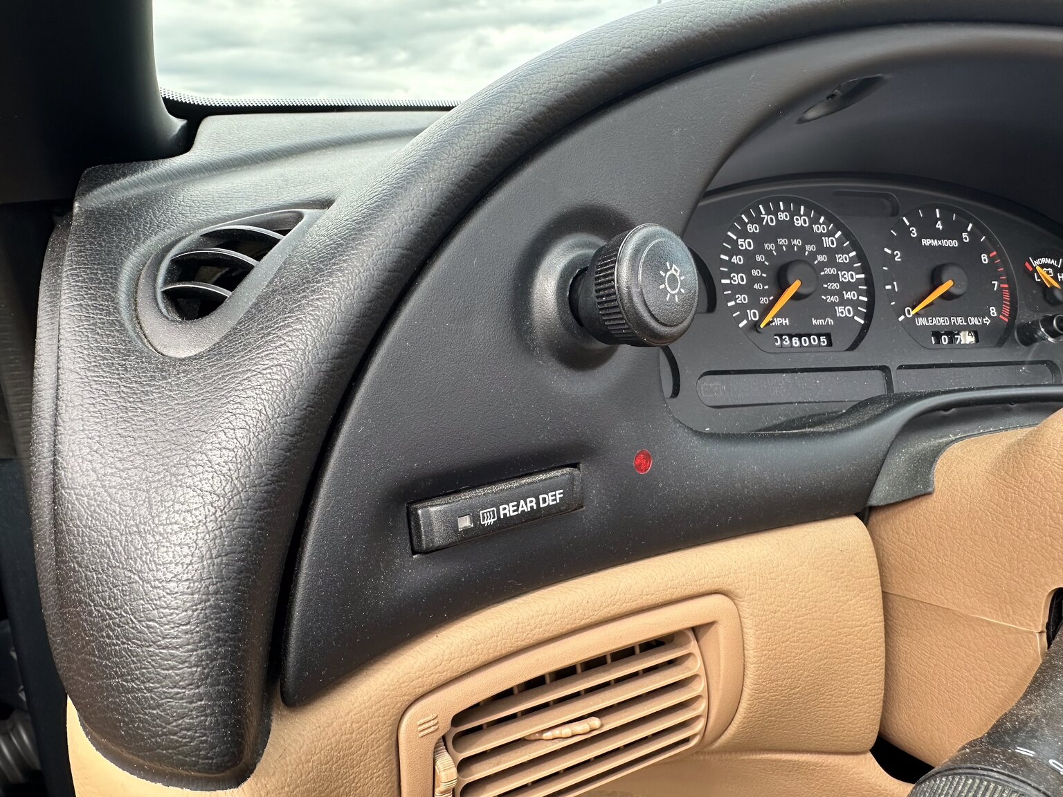 Innenraumfoto von 1998 Ford Mustang GT Convertible