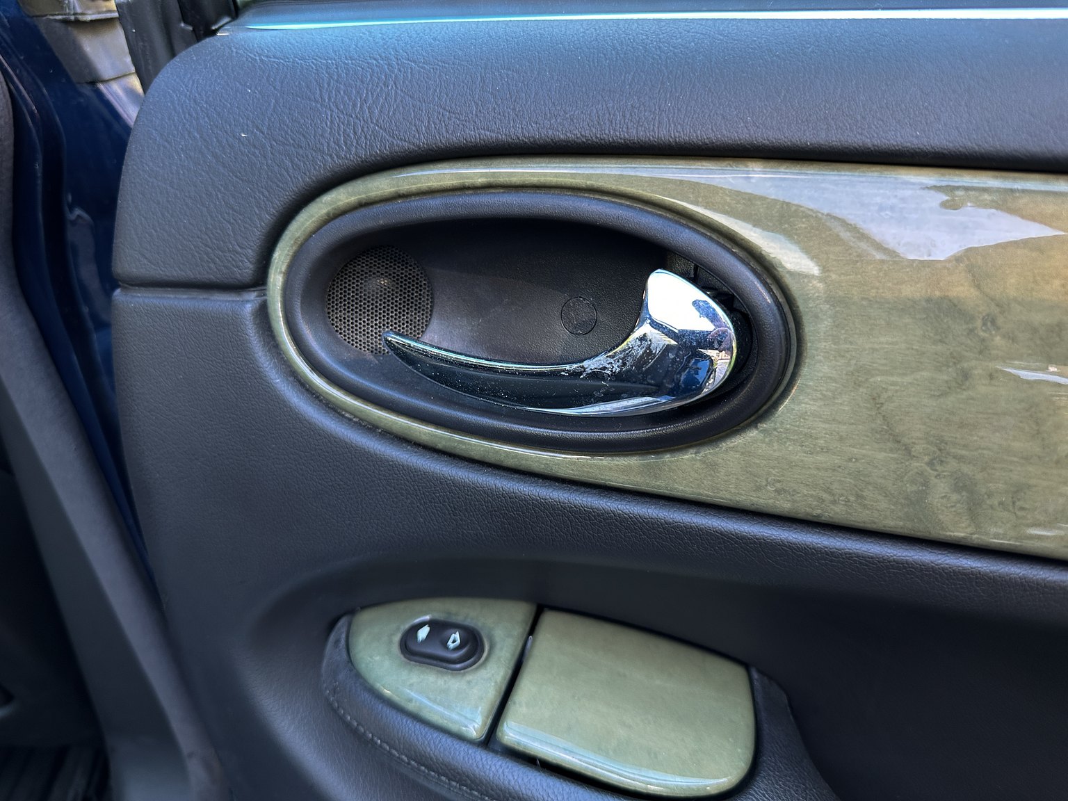 Interior image of 2001 Jaguar XJR