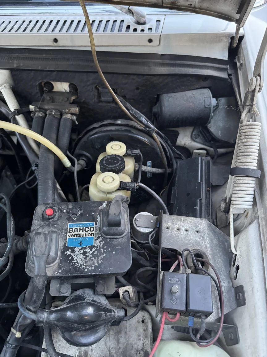 Image of 1972 Mercedes-Benz 200 mechanics (16)