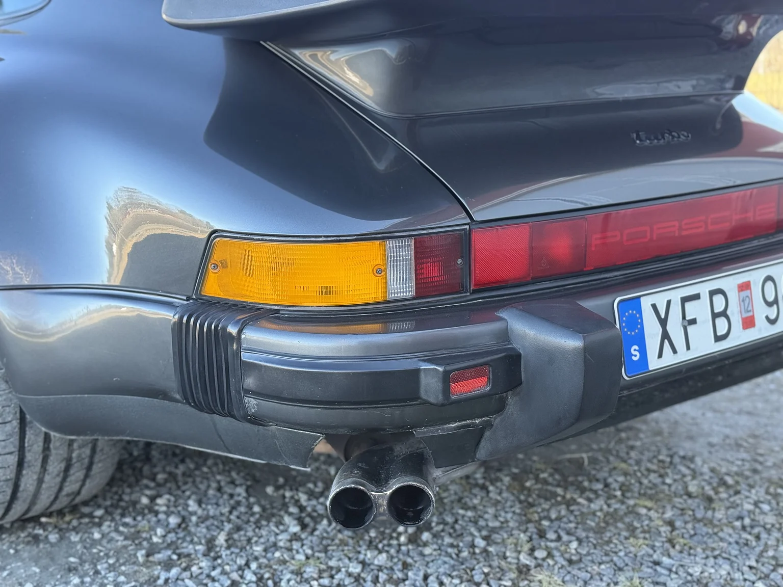 Aussenfoto 1989 Porsche 911 / 930 3.3 Turbo 5-speed (28)