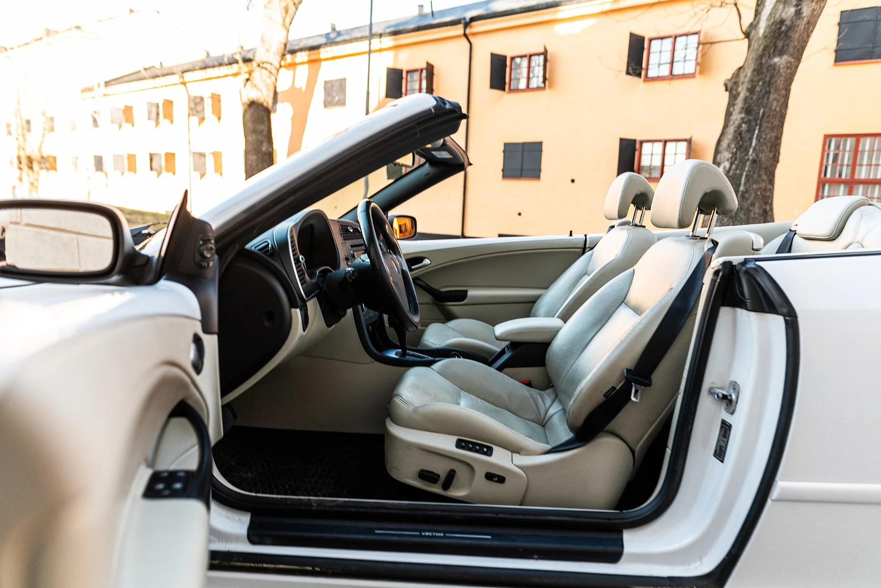 Interior image of 2008 SAAB 9-3 Vector 2.0T Cabriolet (1)
