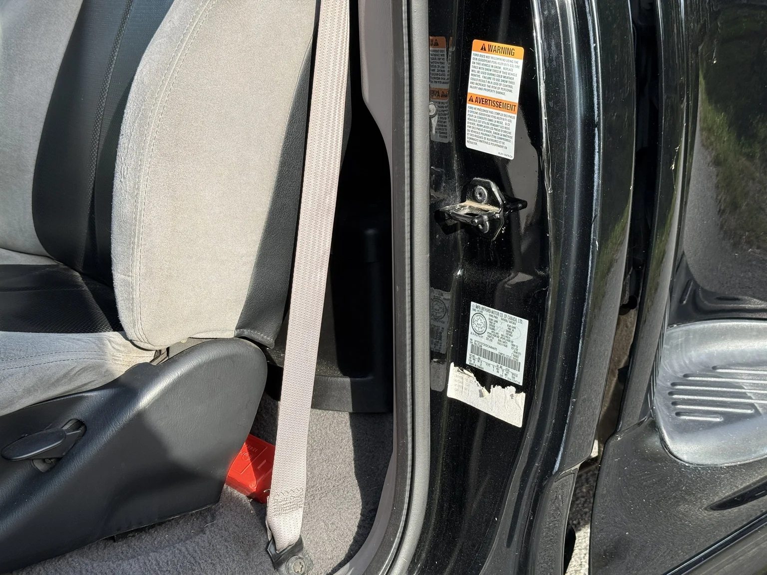 Interior image of 2002 Ford F-150 SVT Lightning (34)