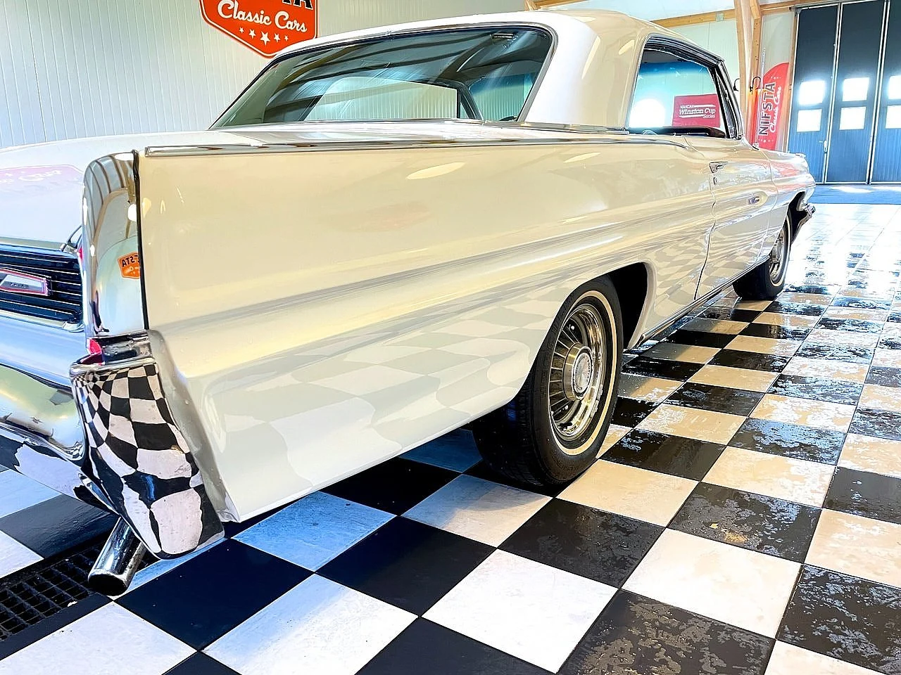 Bild von 1962 Pontiac Grand Prix (14)