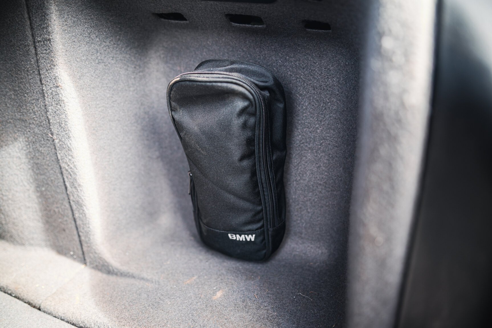 Interior image of 2000 BMW M5 E39