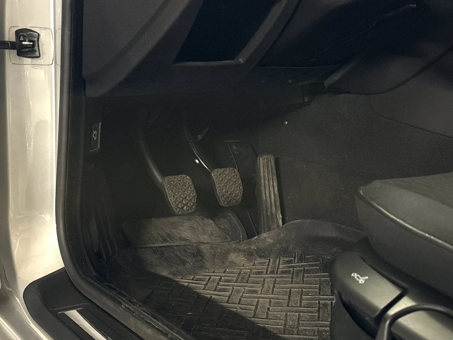 Interior image of 2002 BMW 520i (7)