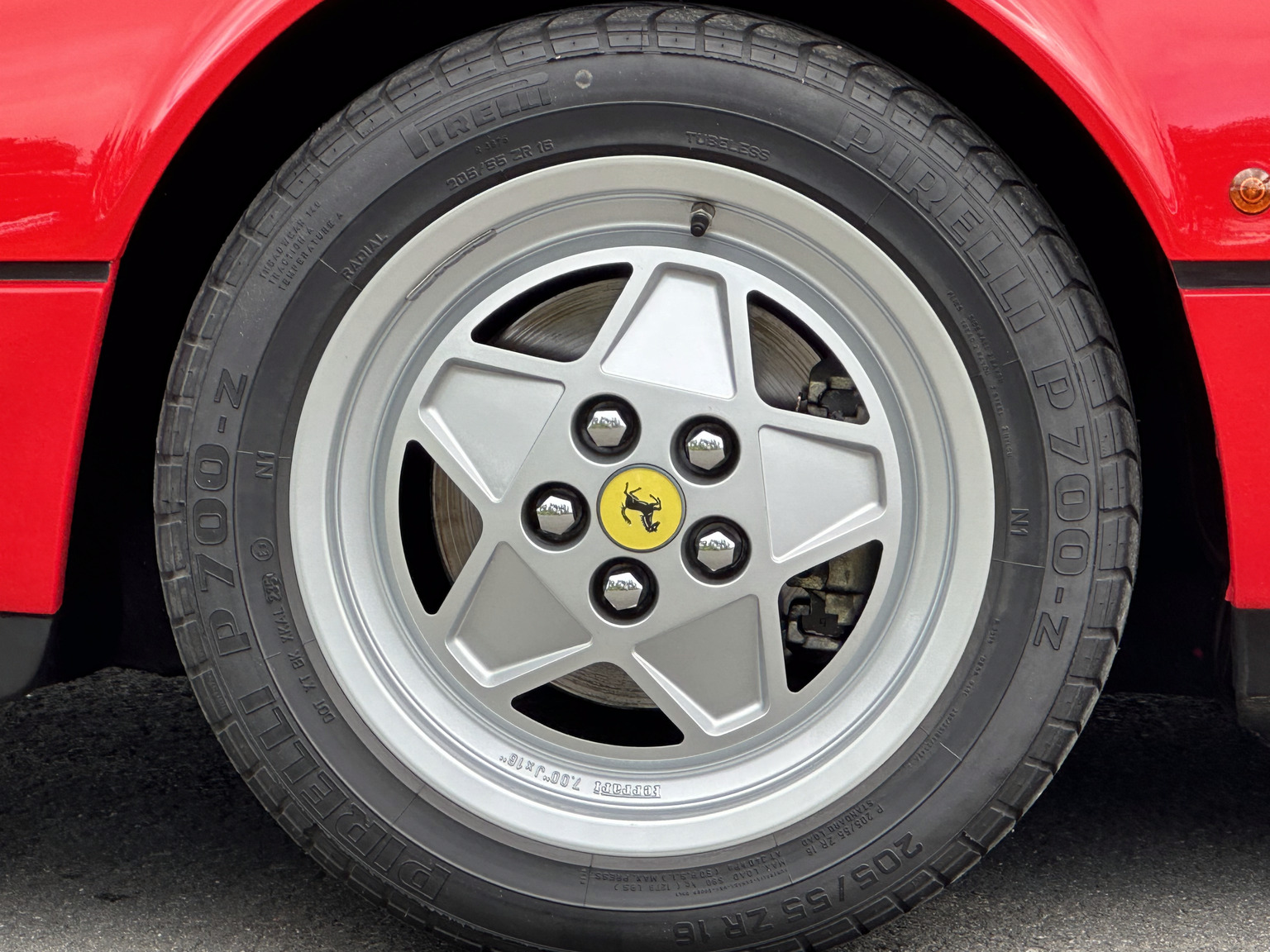 Exteriörbild på 1988 Ferrari 328 GTB