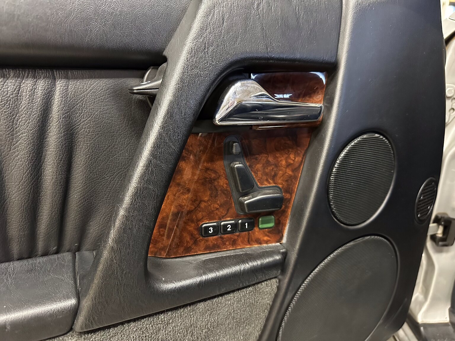 Interiörbild 1993 Mercedes-Benz SL 320