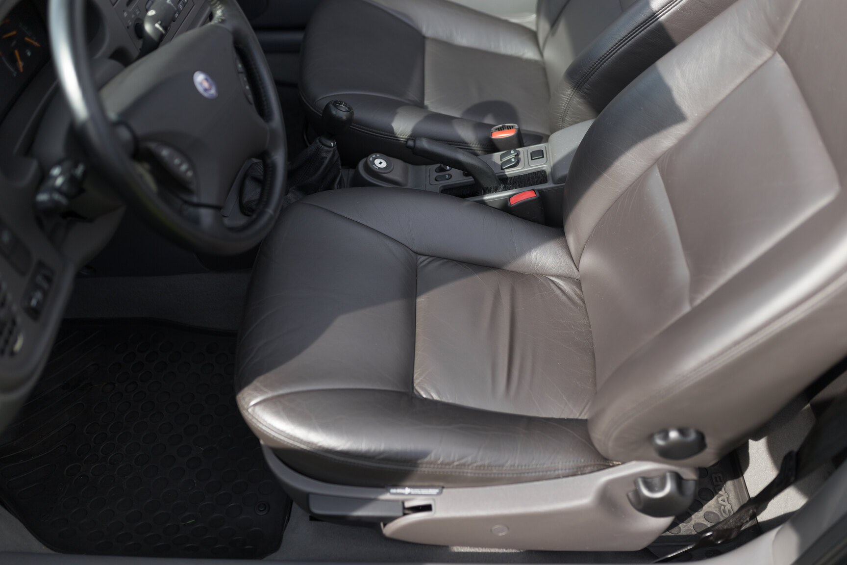 Interior image of 1998 Saab 9-3 SE 2.0T Convertible