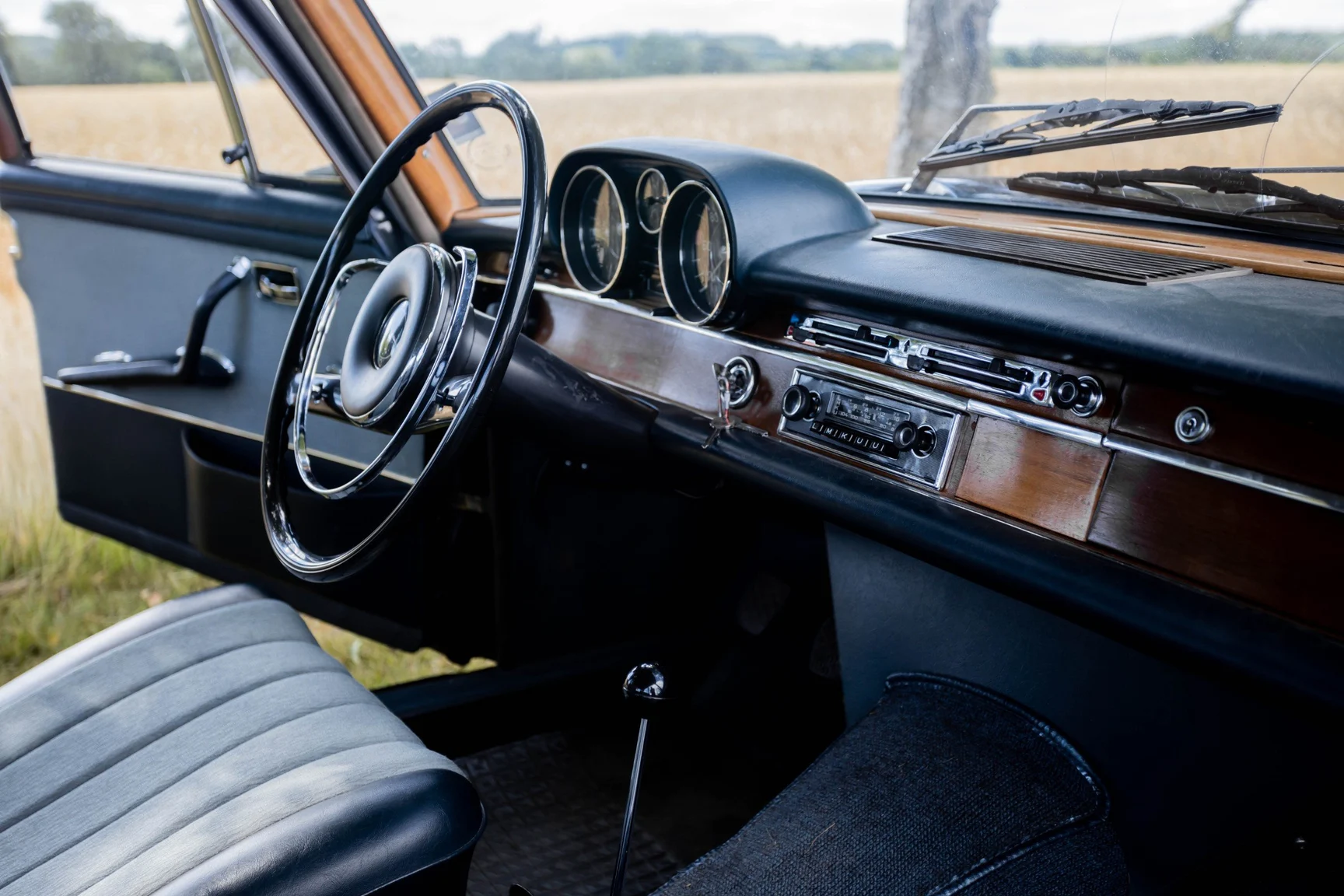 Innenraumfoto von 1967 Mercedes-Benz 250 S (21)