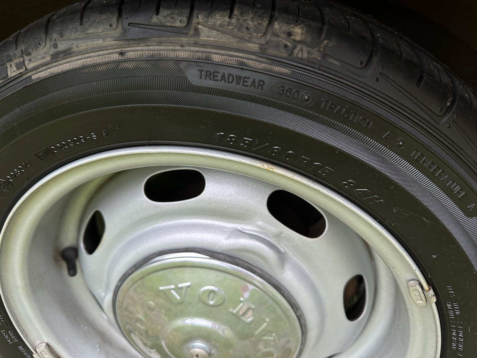 Exteriörbild på 1974 Volvo 142 2.0