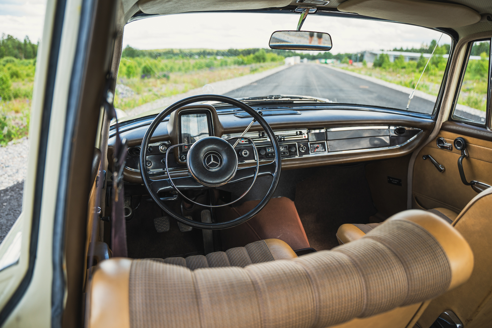 Interior image of 1966 Mercedes-Benz 200 D "Heckflosse"