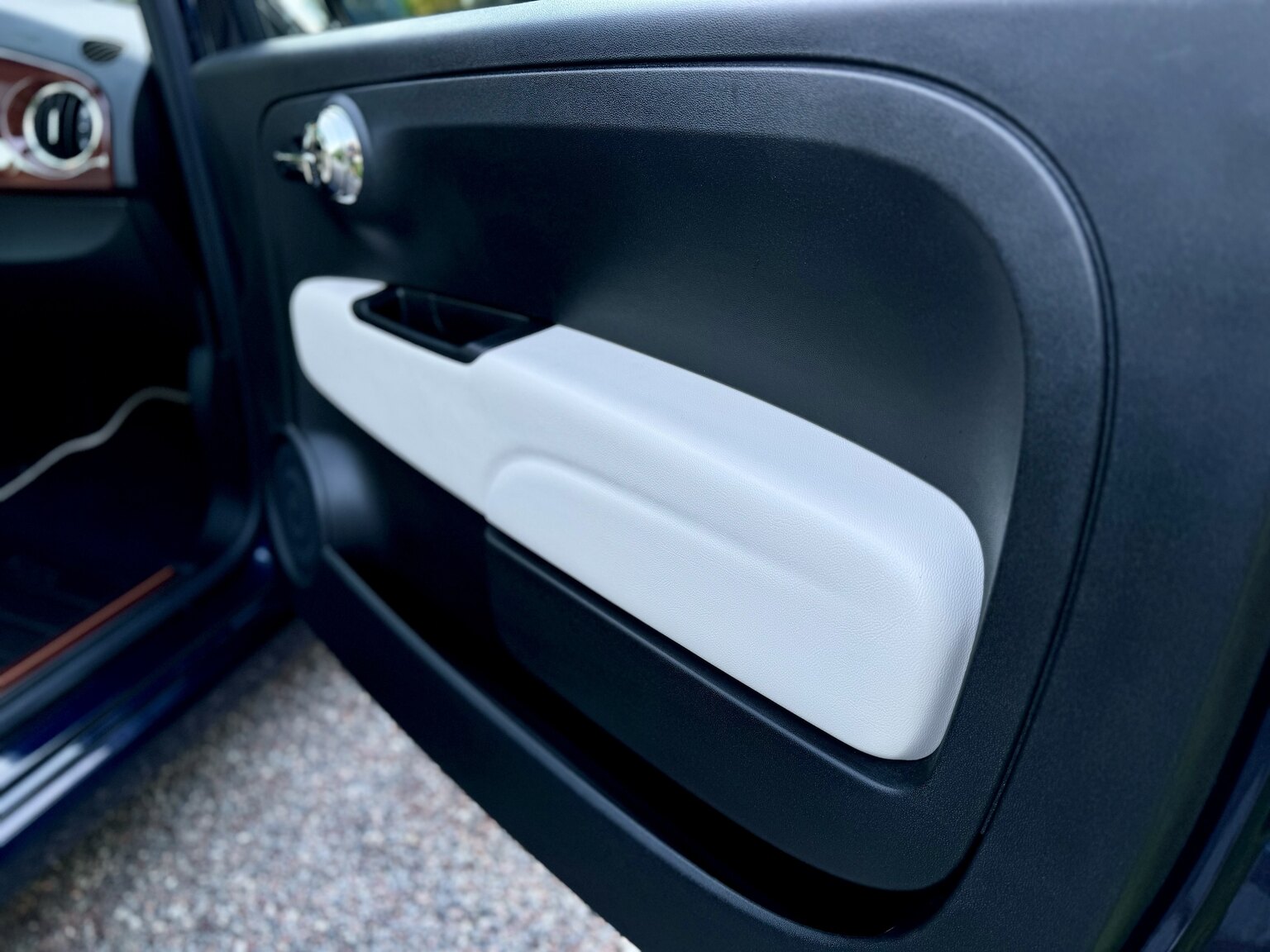 Interiörbild 2017 Fiat 500 Riva