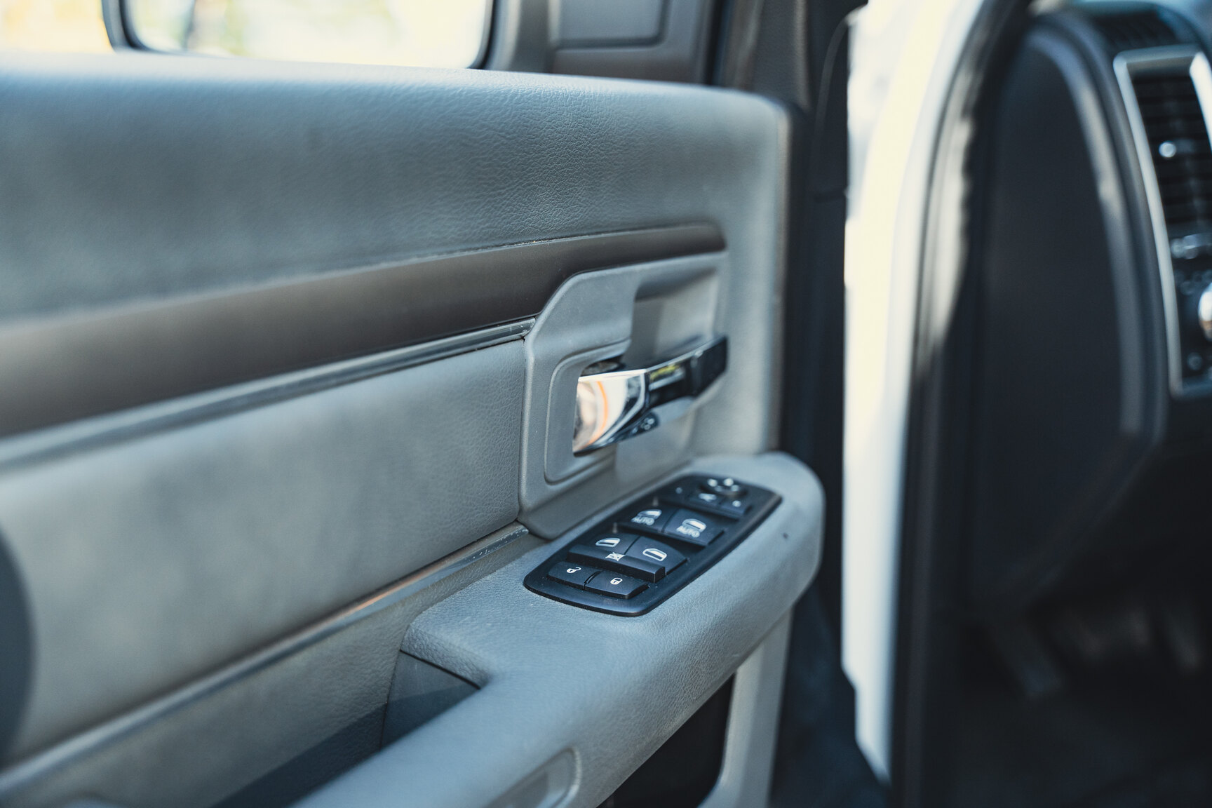 Innenraumfoto von 2017 Dodge Ram 1500 AEV (68)