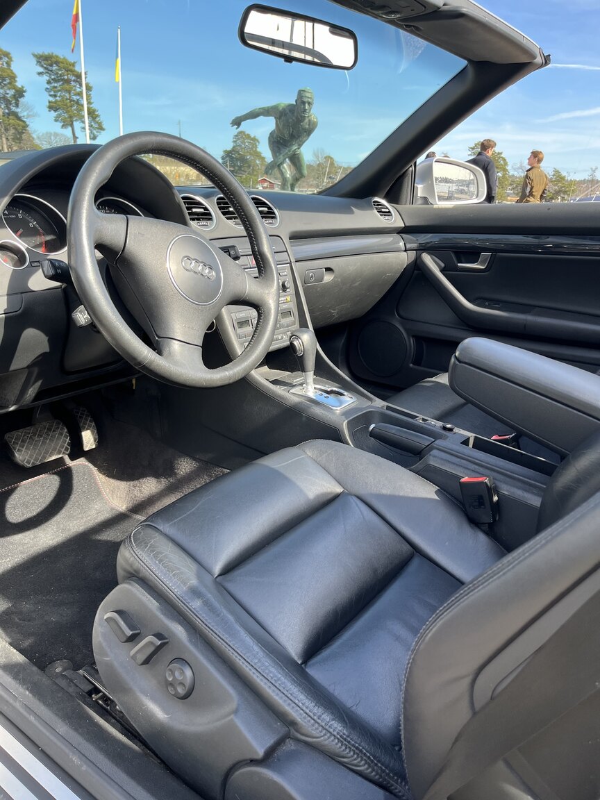 Interior image of 2003 Audi A4 Cabriolet 3.0