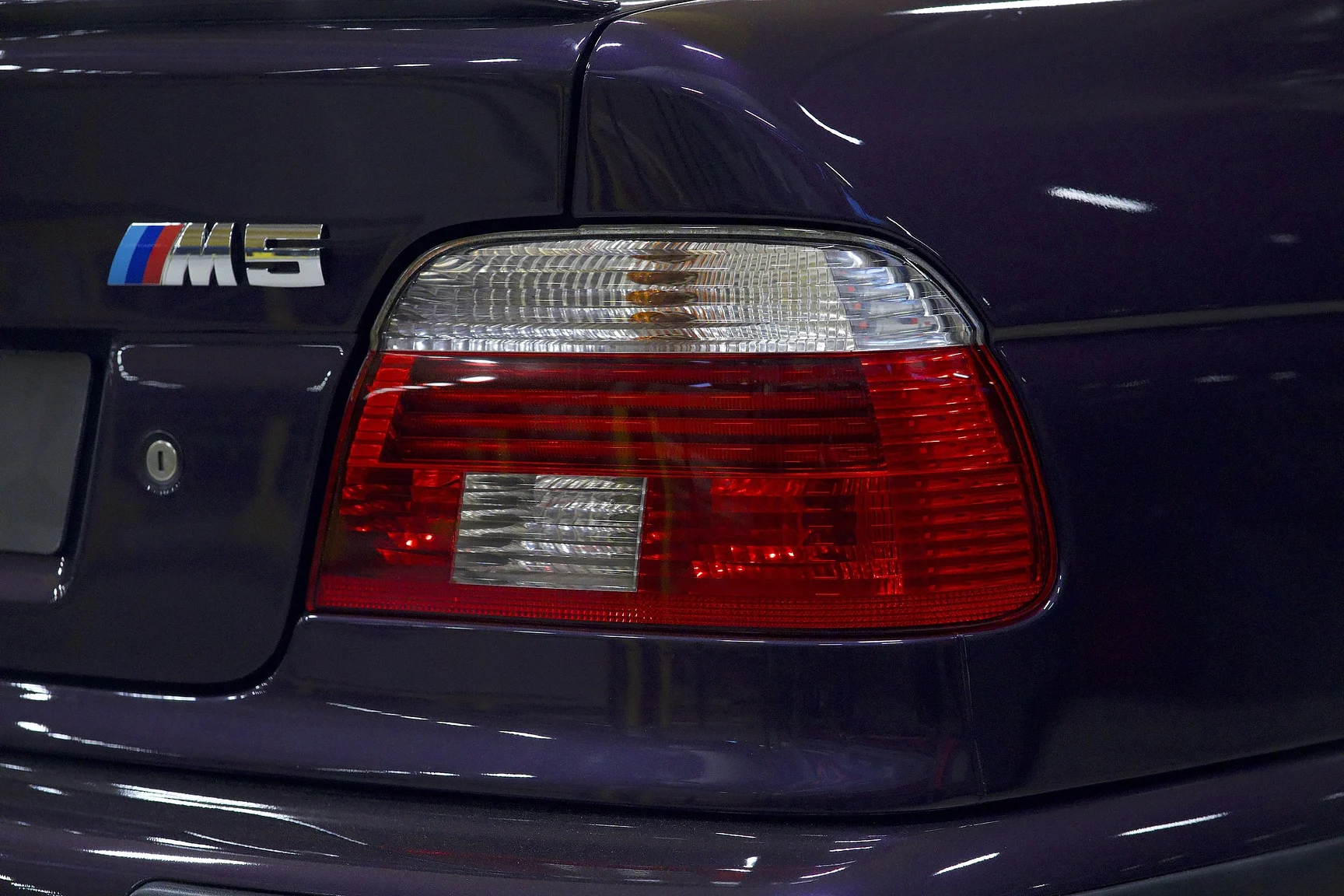 Exteriörbild på 2002 BMW M5 E39 (42)