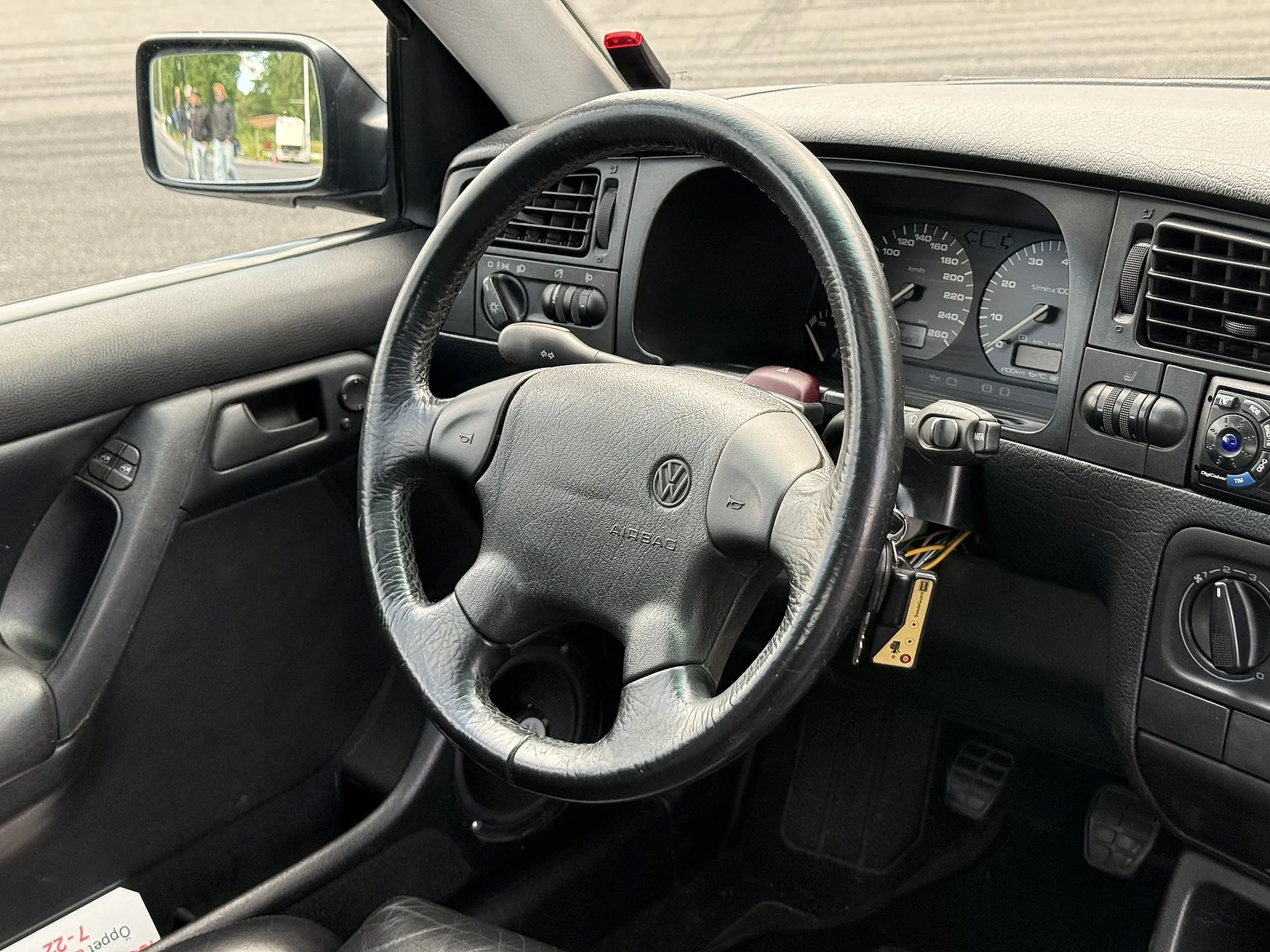 Innenraumfoto von 1994 Volkswagen Golf 3-door VR6 (35)