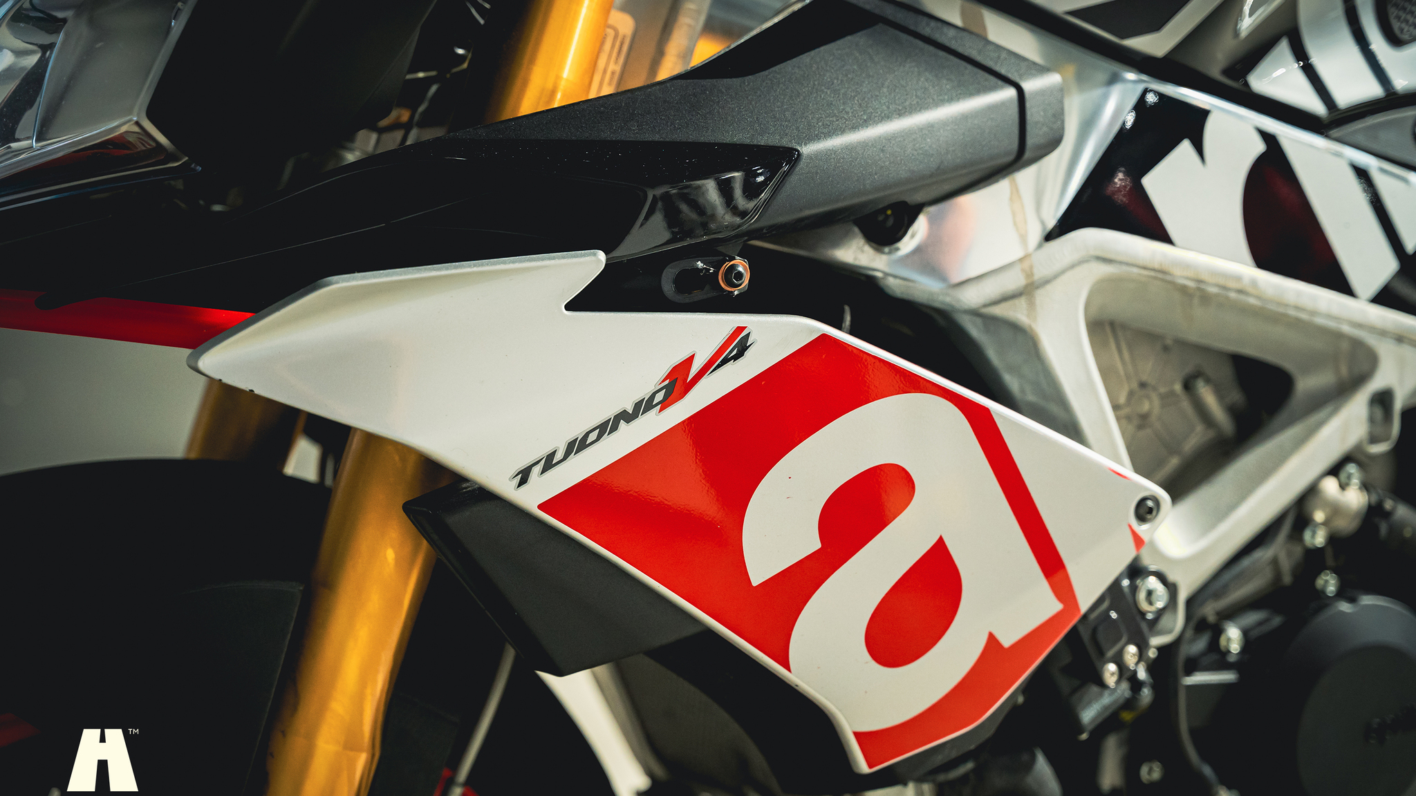 Exterior image of 2016 Aprilia Tuono V4 Factory