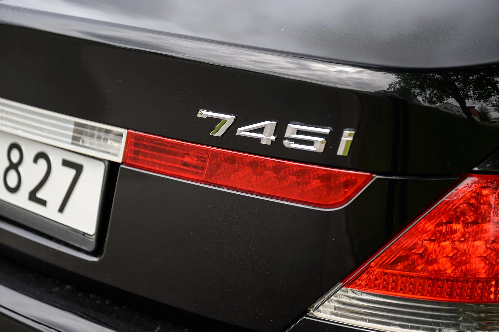 Exterior image of 2001 BMW 745i (40)