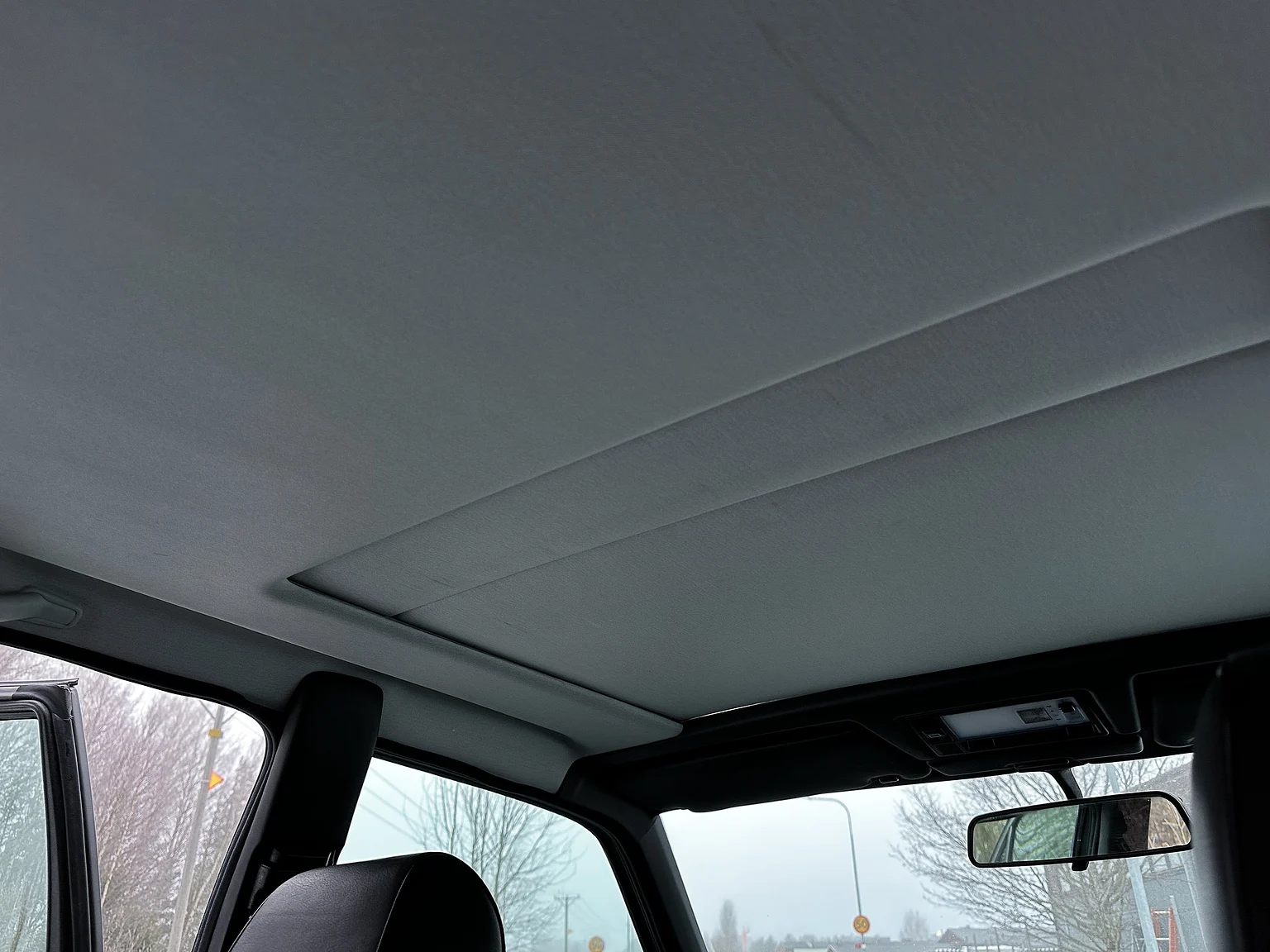 Interior image of 1993 Mercedes-Benz E 320 "AMG" (54)