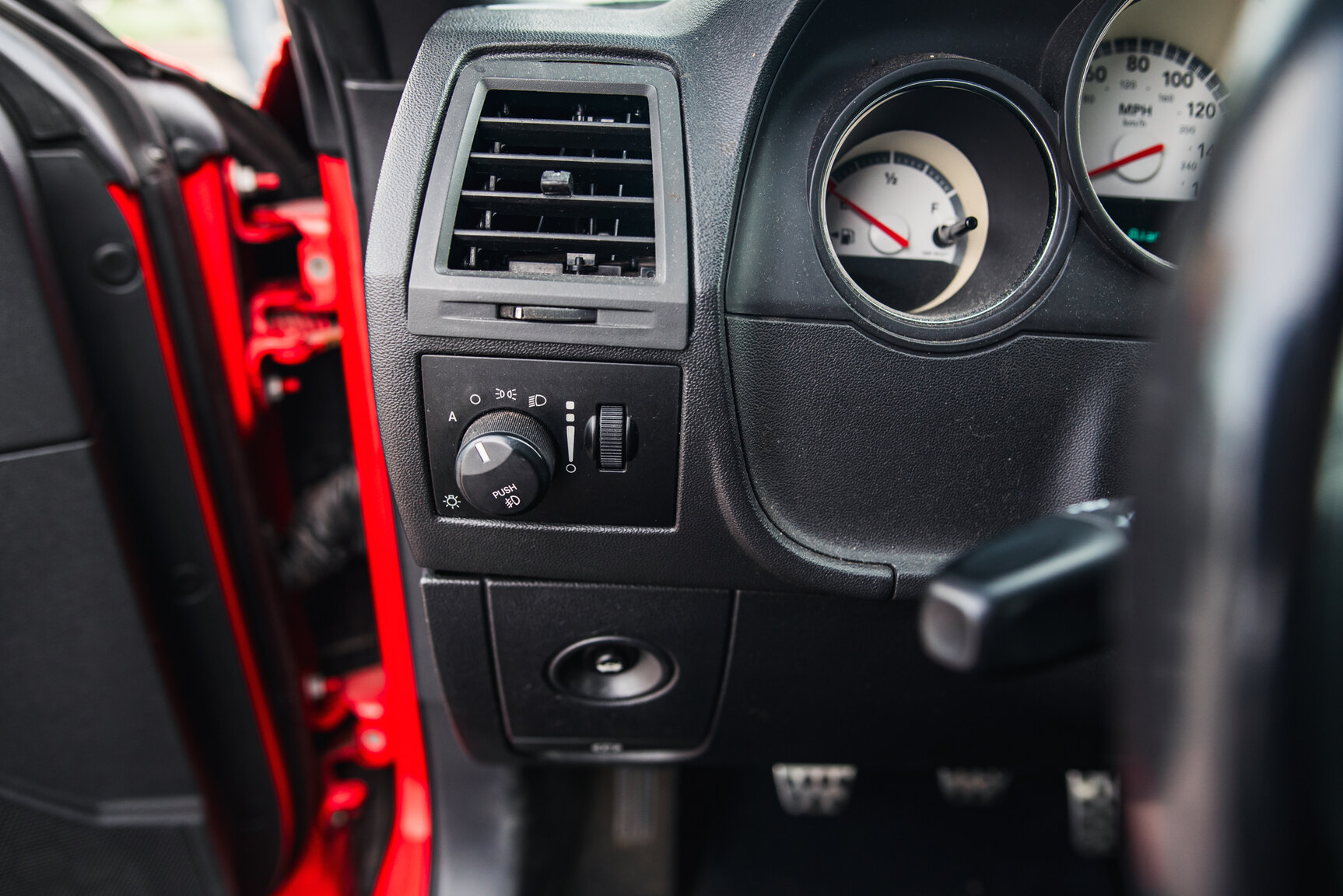 Interior image of 2010 Dodge Challenger 5.7 V8 HEMI Manuell