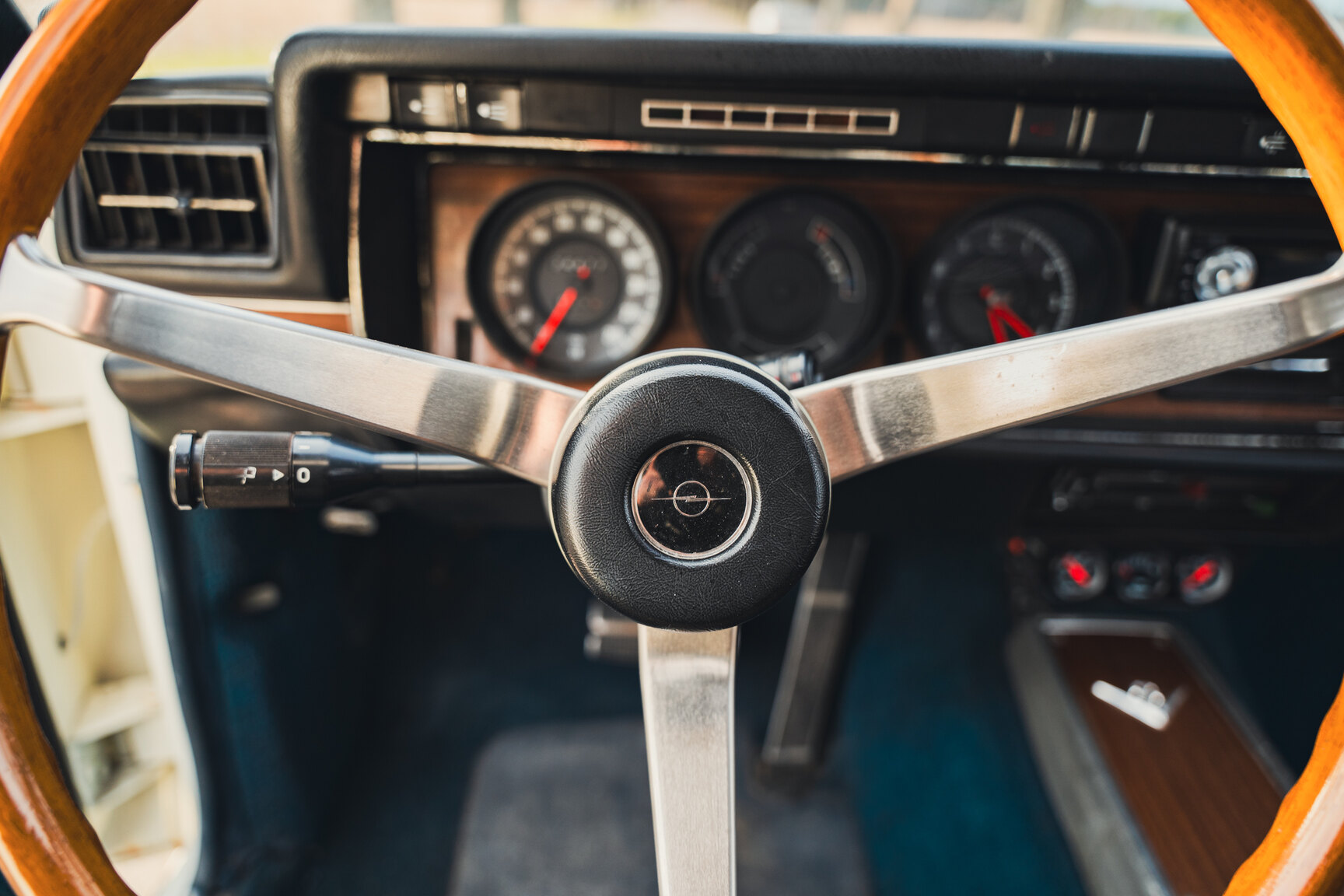 Interior image of 1973 Opel Diplomat V8