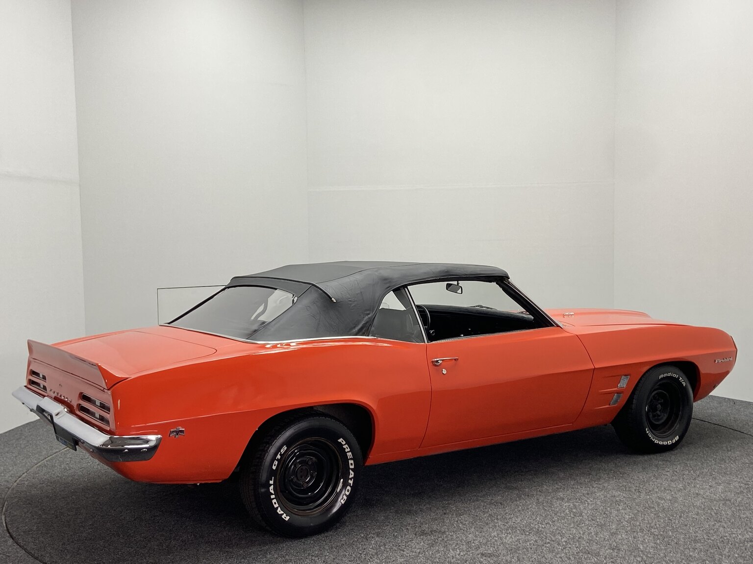 Exteriörbild på 1969 Pontiac Firebird