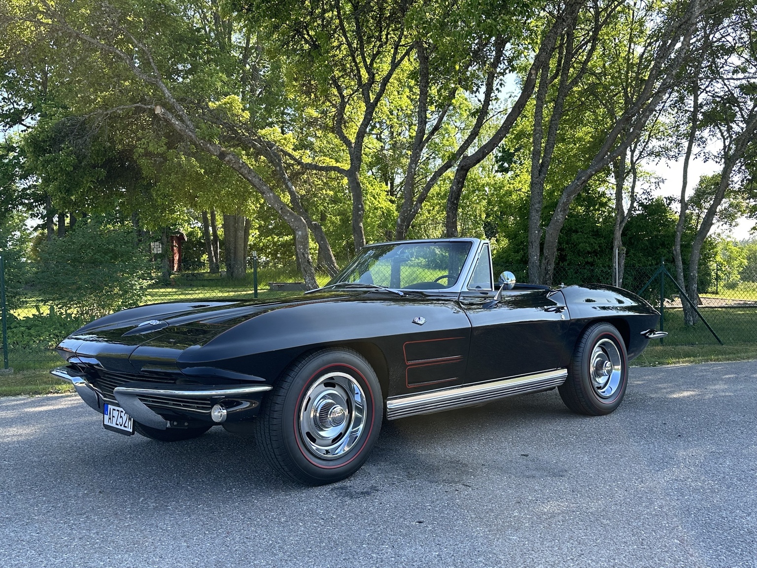 Exteriörbild på 1964 Corvette C2 Stingray Cabriolet (2)