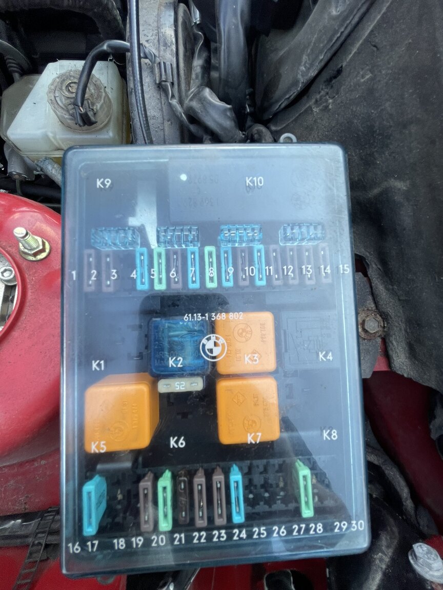 Image of 1987 BMW 320i mechanics