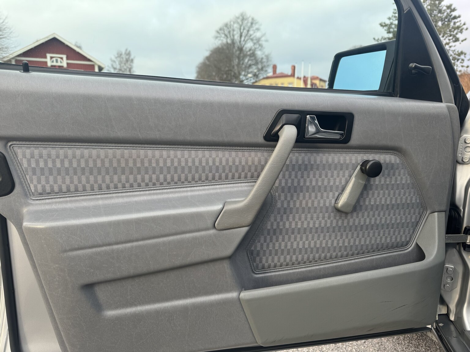 Interior image of 1992 Mercedes-Benz 190 D