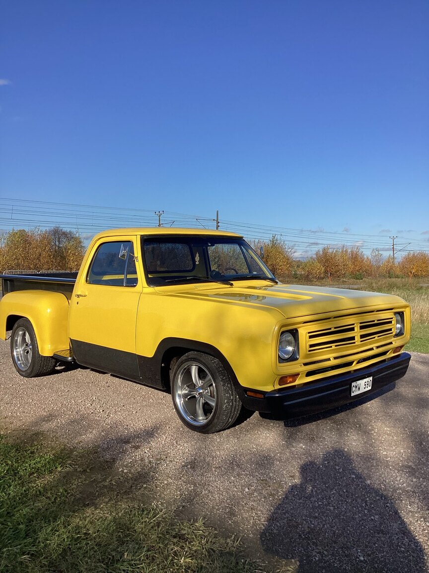Exterior image of 1971 Dodge D100