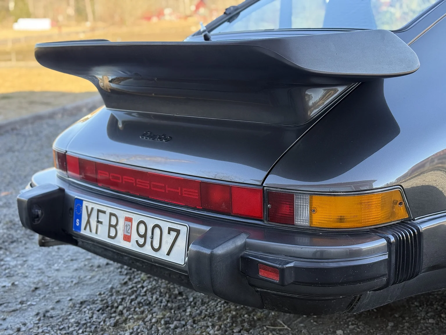 Aussenfoto 1989 Porsche 911 / 930 3.3 Turbo 5-speed (19)
