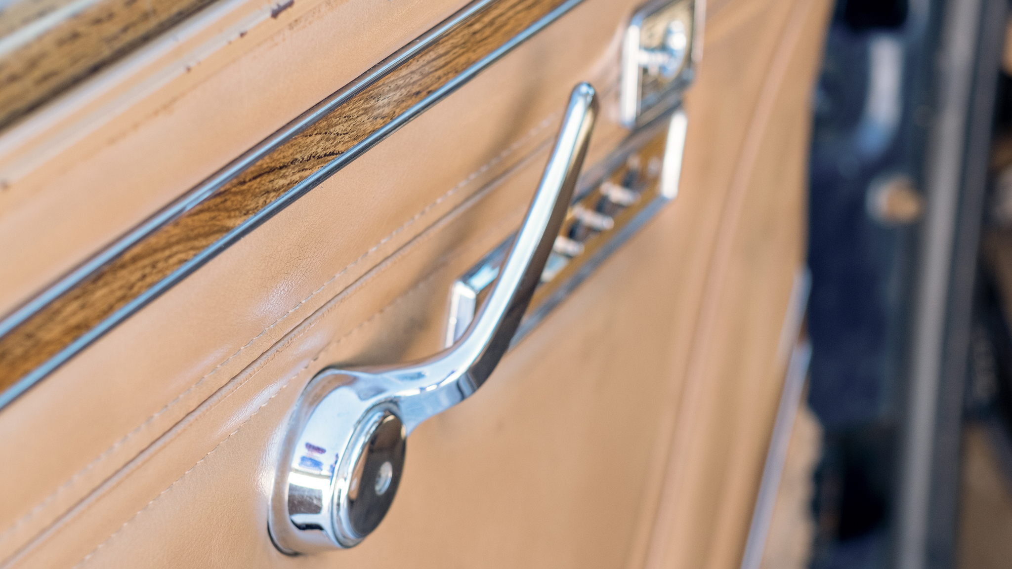 Interior image of 1988 Jeep Grand Wagoneer 5.9