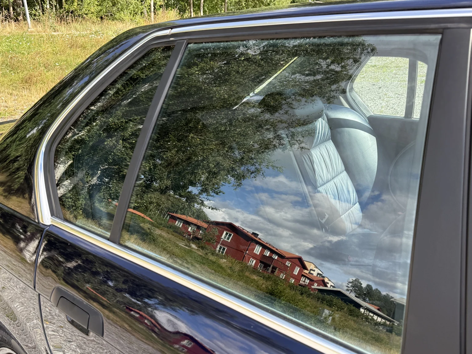 Exterior image of 1990 BMW 750i (49)