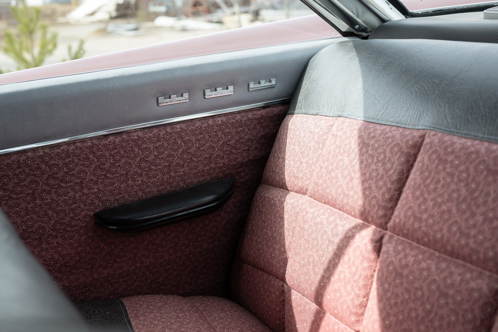 Interior image of 1961 Chrysler New Yorker Sedan (10)