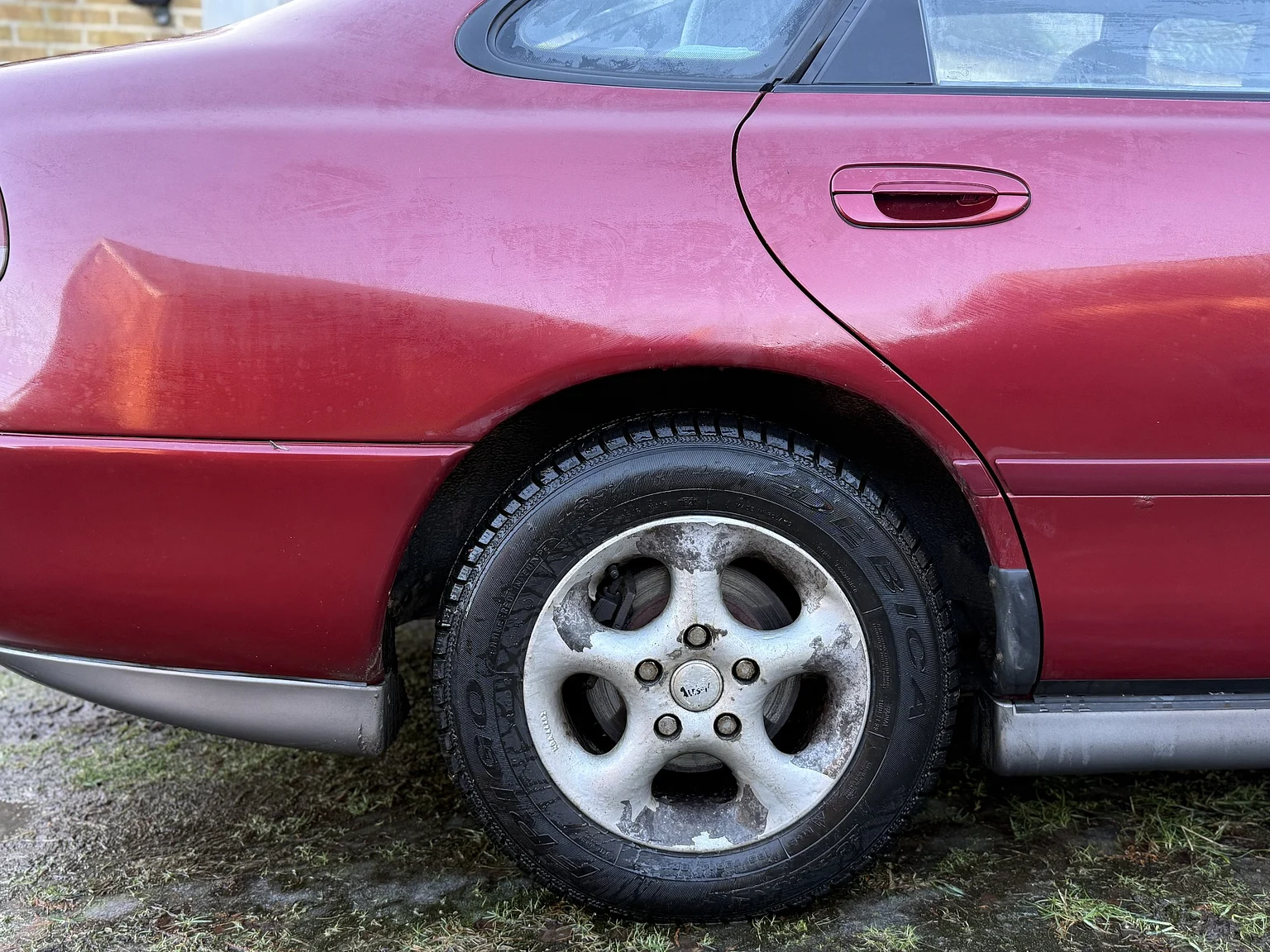 Exteriörbild på 1992 Mazda 626 Hatchback 2.5 V6 Automatic (7)