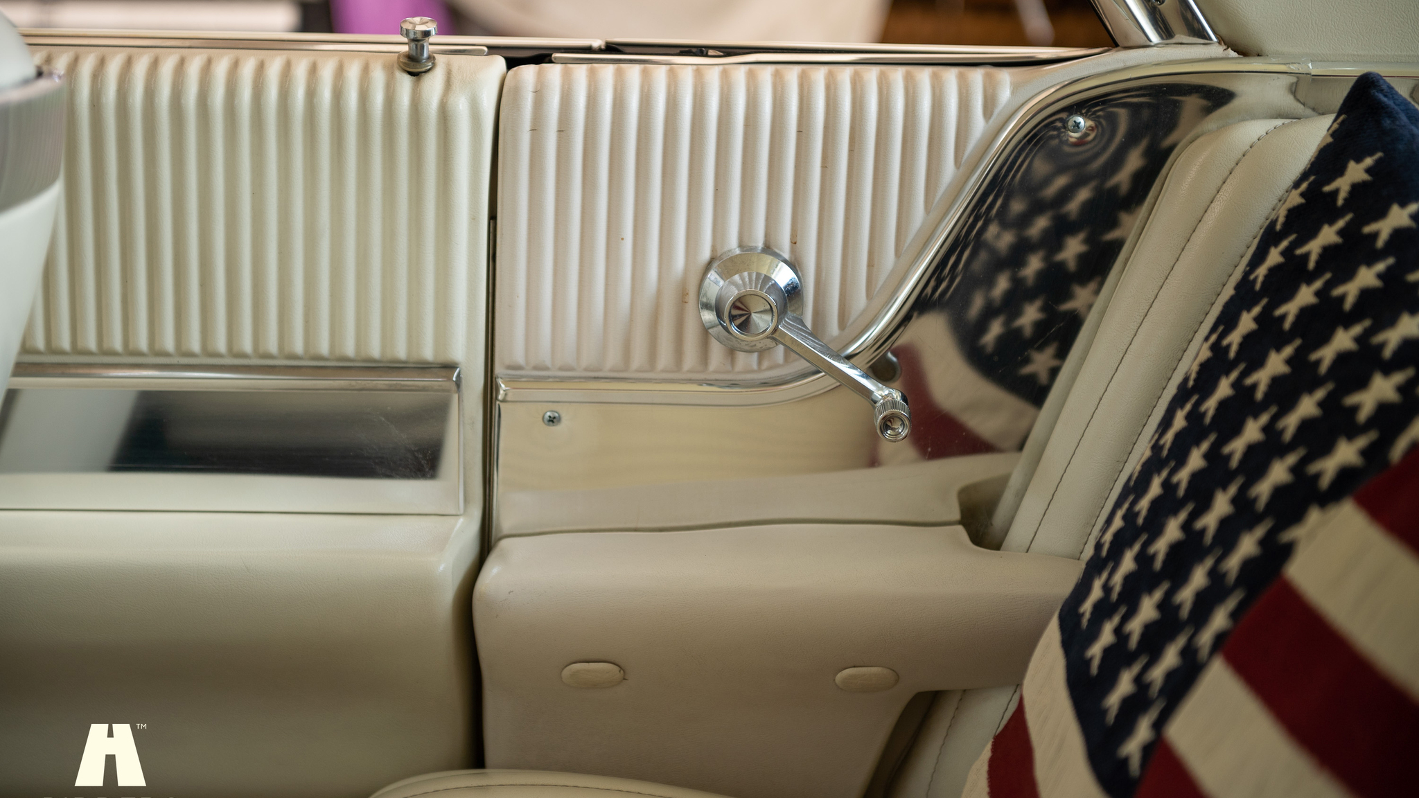 Interior image of 1964 Ford Thunderbird 6.4 HT (85)