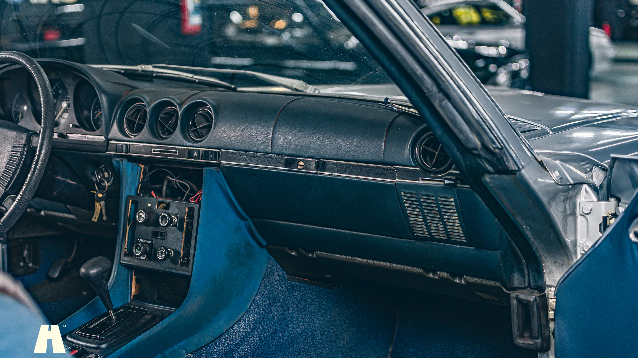 Interiörbild 1974 Mercedes SLC450 Project