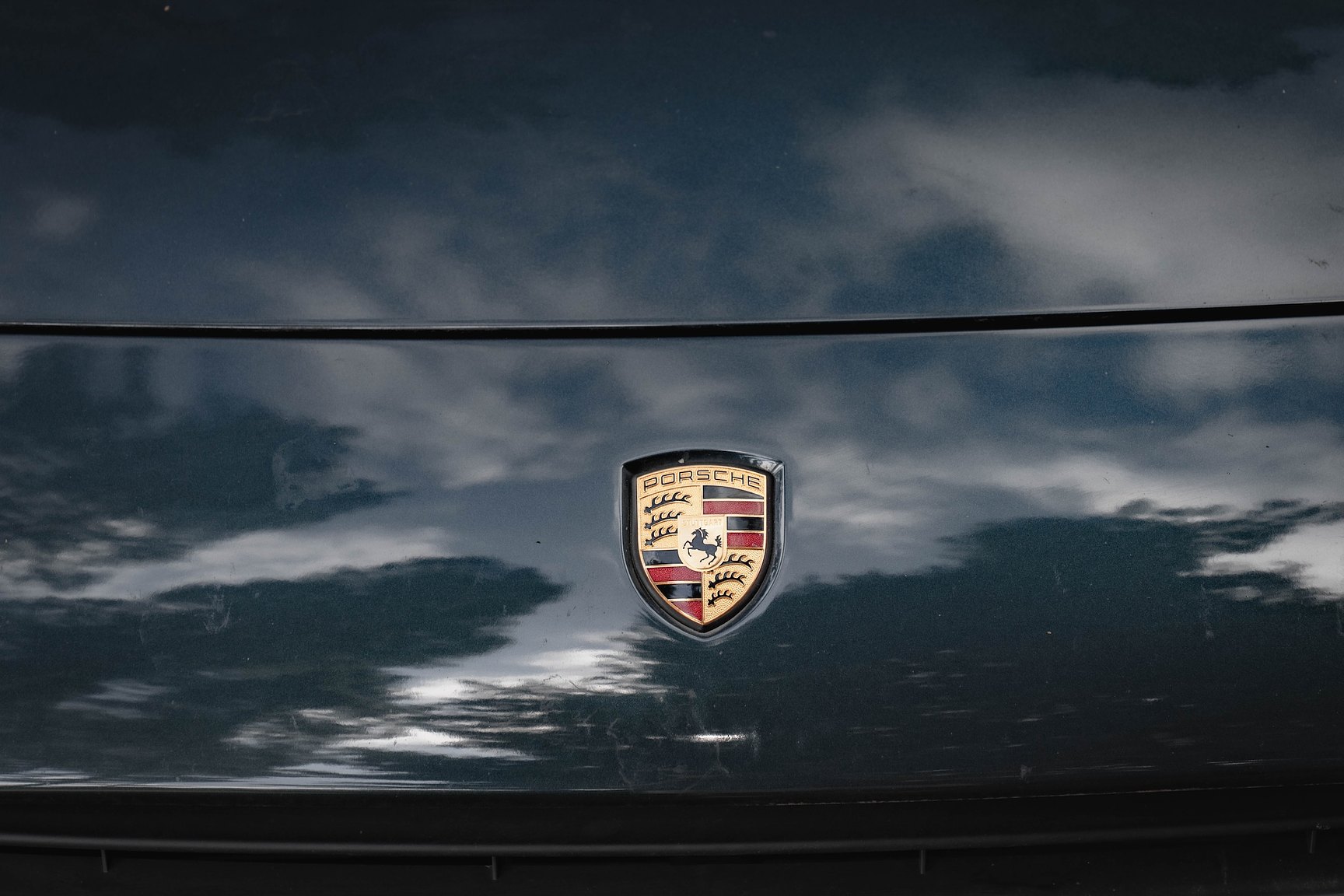 Exterior image of 2005 Porsche Cayenne Turbo WLS