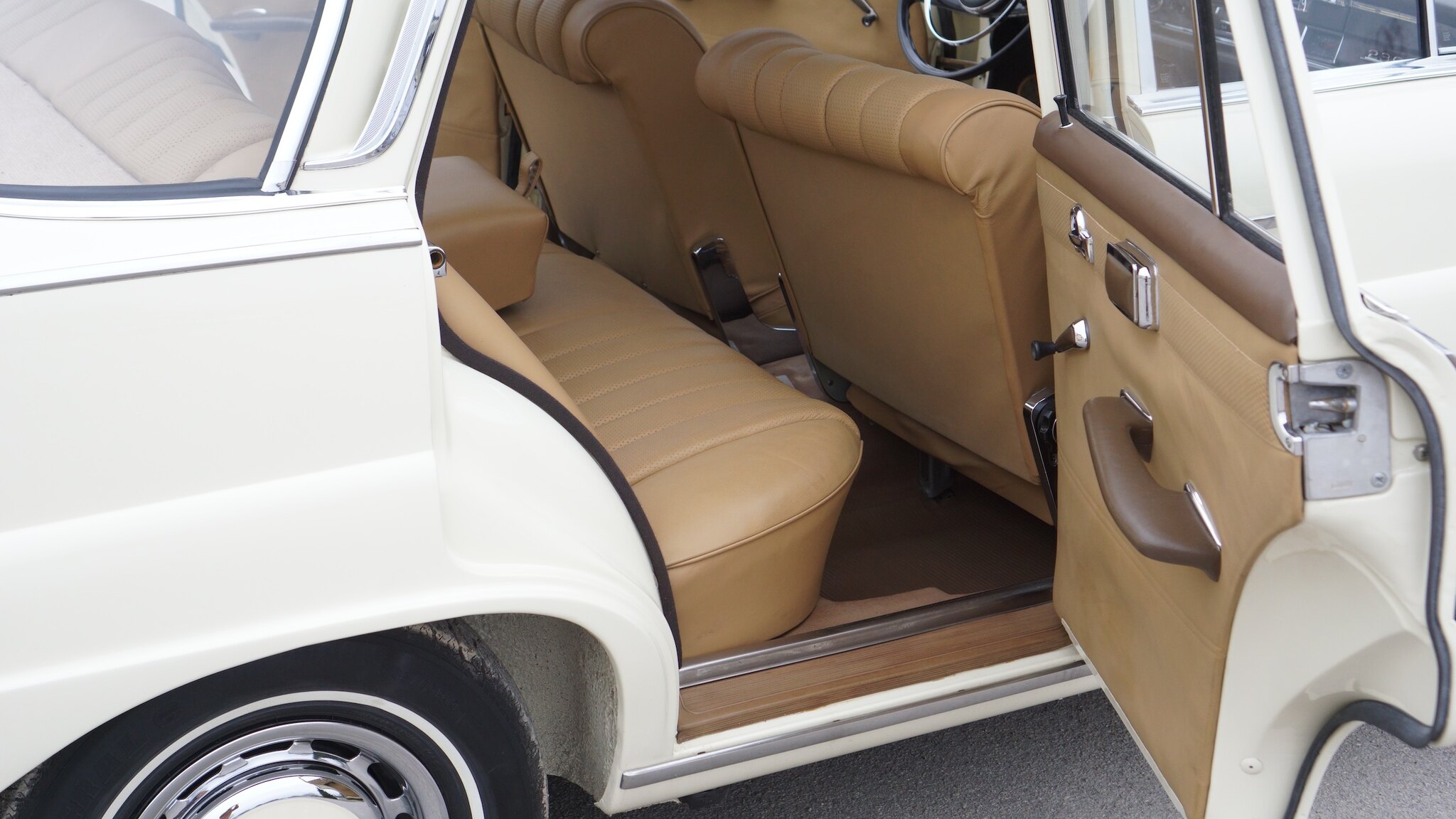 Innenraumfoto von 1966 Mercedes-Benz 230 S