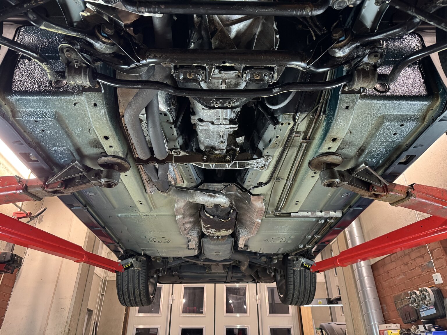 Image of 1996 BMW 520i Touring mechanics