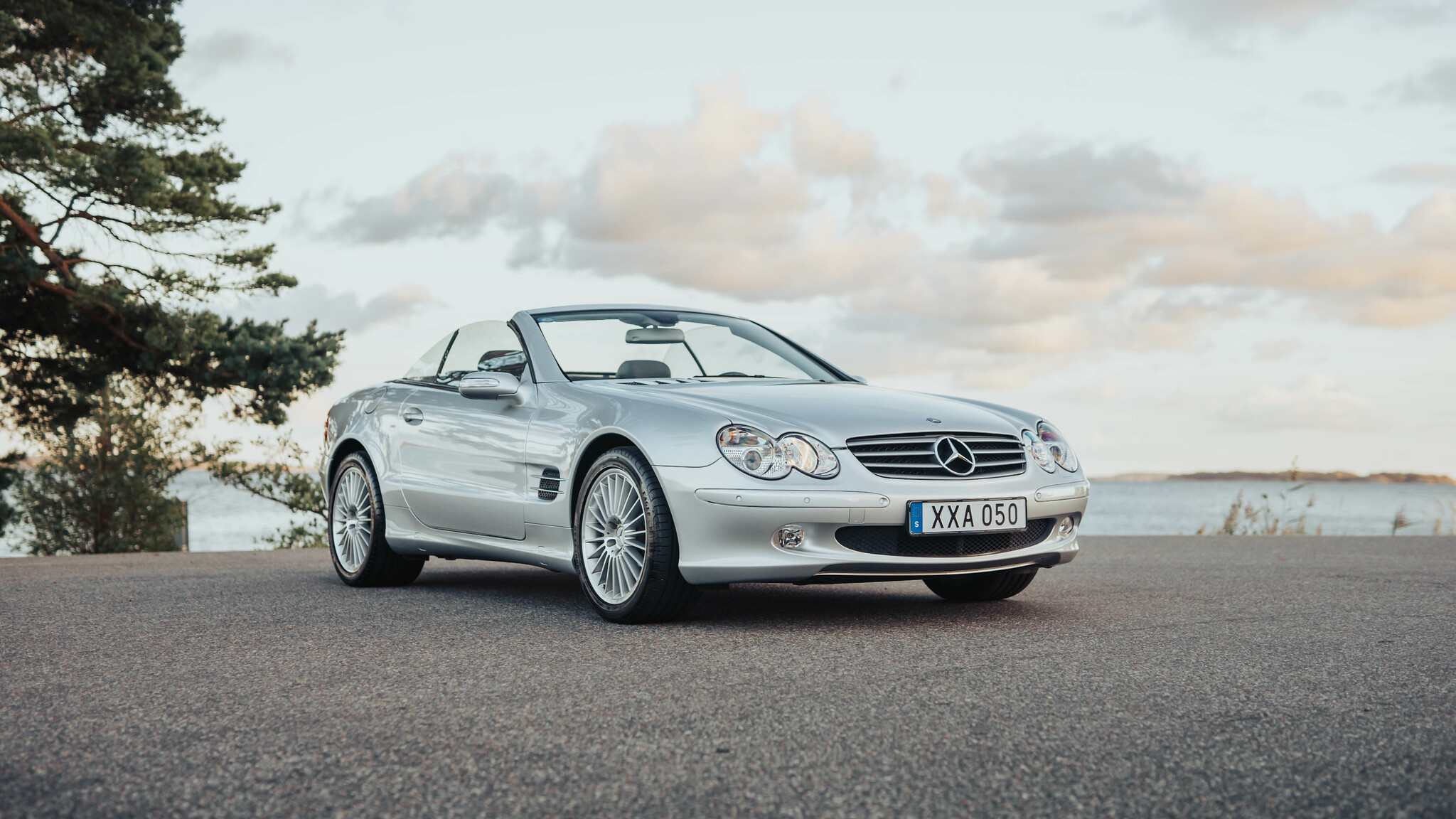 Exterior image of 2006 Mercedes Benz SL350 (3)