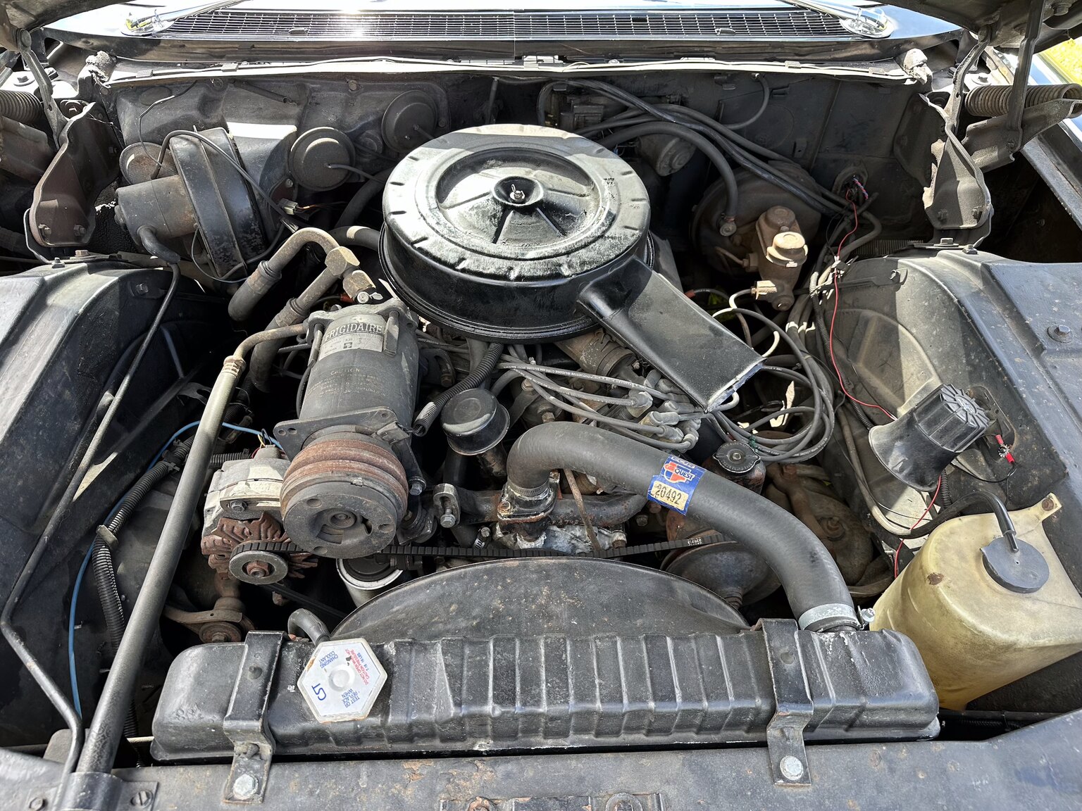 Image of 1964 Cadillac Fleetwood Seventy-Five Limousine mechanics (1)