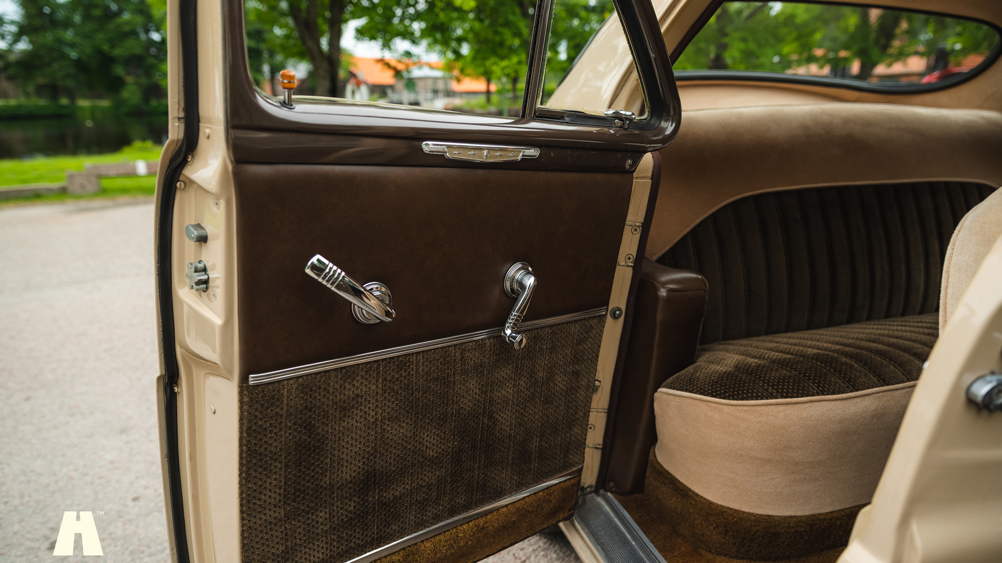Innenraumfoto von 1950 Mercury Eight Sport Sedan