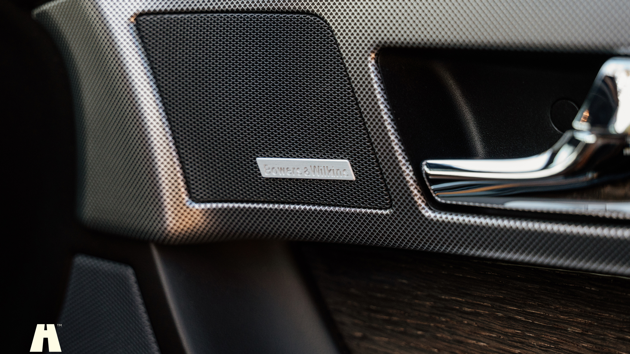 Interior image of 2010 Jaguar XFR (25)