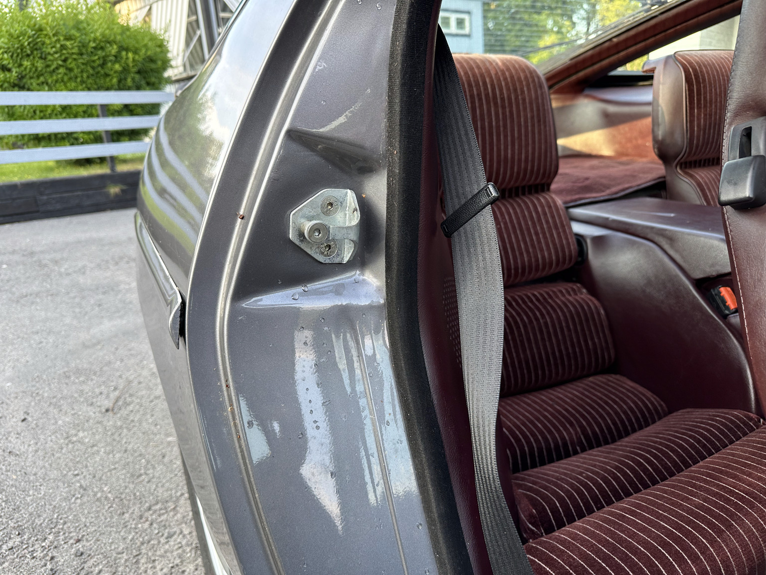 Interior image of 1985 Porsche 928 (46)