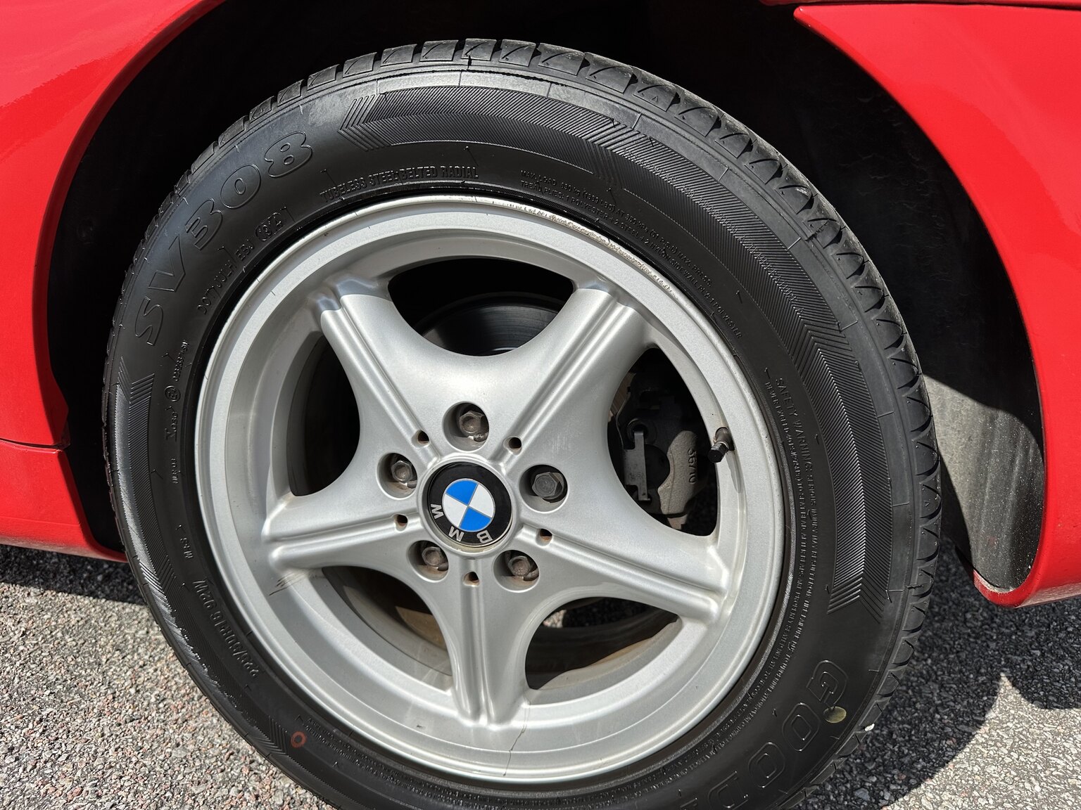 Exteriörbild på 1997 BMW Z3 Roadster