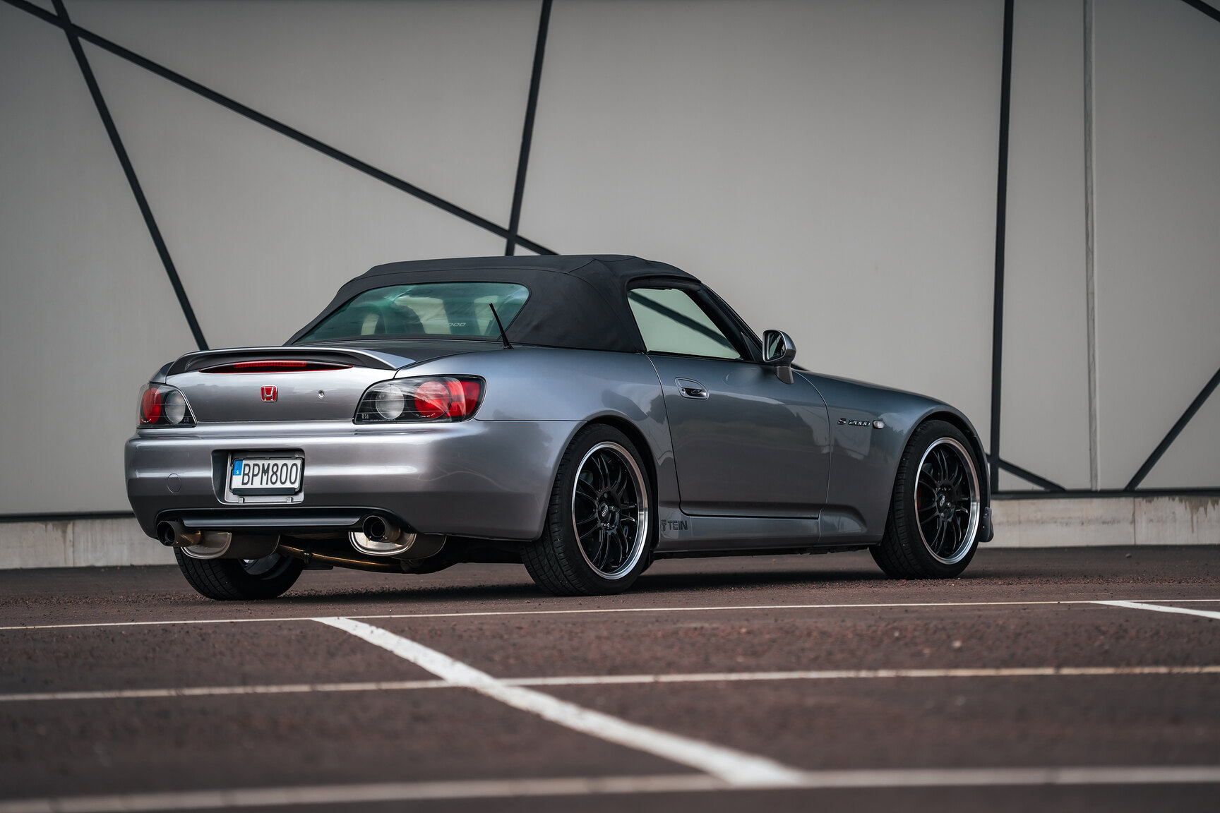 Exterior image of 2000 Honda S2000 AP1